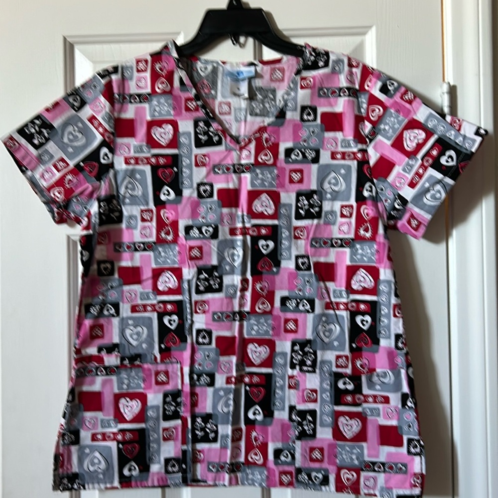 SB Scrub Top Valentines/Hearts Medium